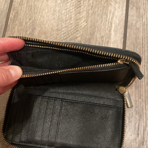 Tory Burch zip wallet - Picture 4 of 7